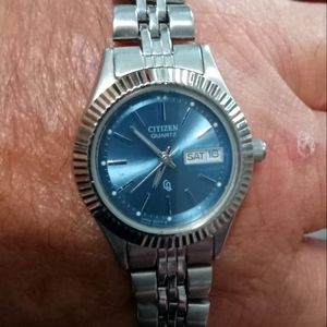 Ladies Citizen 1002-R15097 Silver Dial SS Fluted Bezel Day/Date Quartz Watch